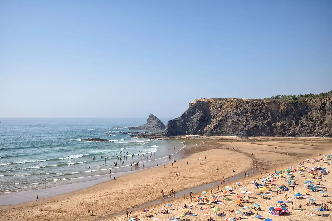 The wave at Odeceixe, Odeceixe