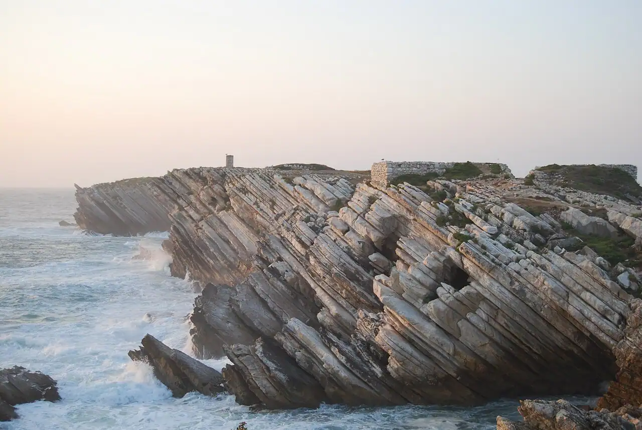 Surf schools, camps & board rental in Baleal