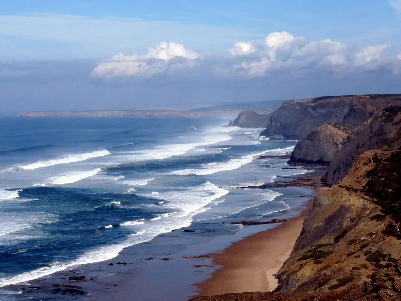 The wave at Cordoama, Vila do Bispo